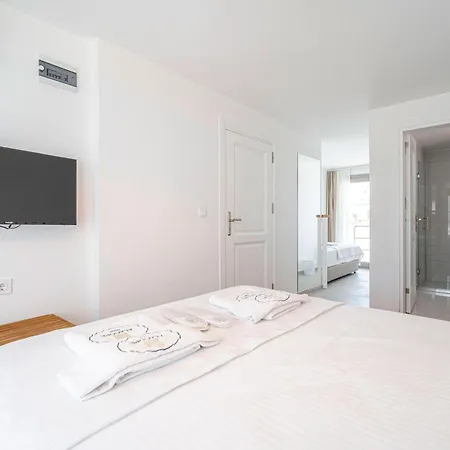 Alacope Hotel *